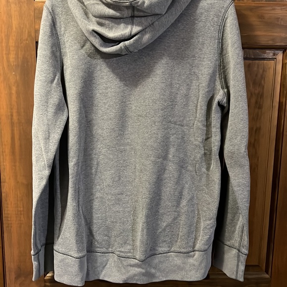 Woman’s under armor great sweatshirt size medium. Like new. Worn a few times - Picture 2 of 2
